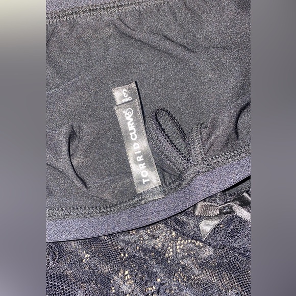 Excellent Condition Torrid size 3 panties with garters - Picture 4 of 5